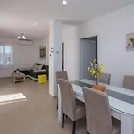 Tia Mit Meerblick By Interhome Veli Lošinj