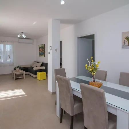 Tia Mit Meerblick By Interhome וולי לוסיניי