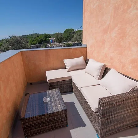 Tia Mit Meerblick By Interhome