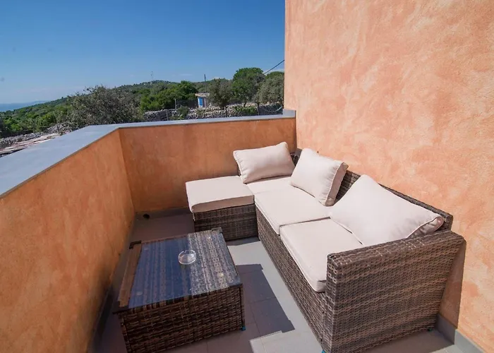 Tia Mit Meerblick By Interhome