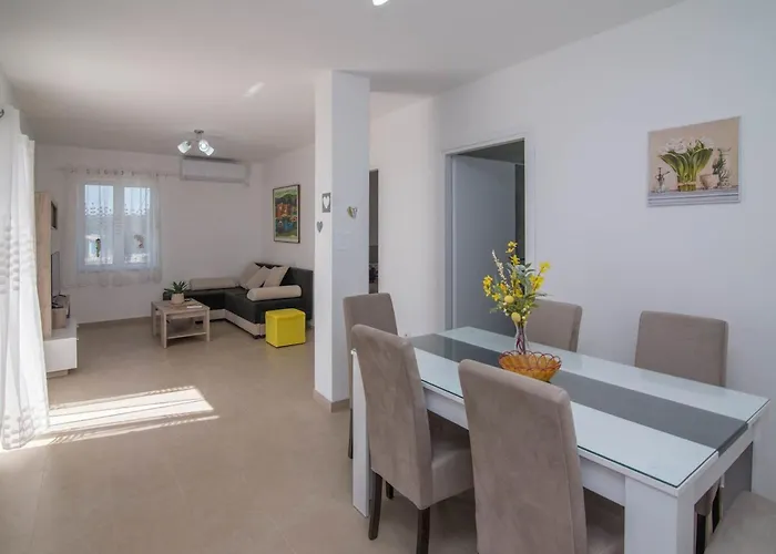 Tia Mit Meerblick By Interhome Veli Lošinj