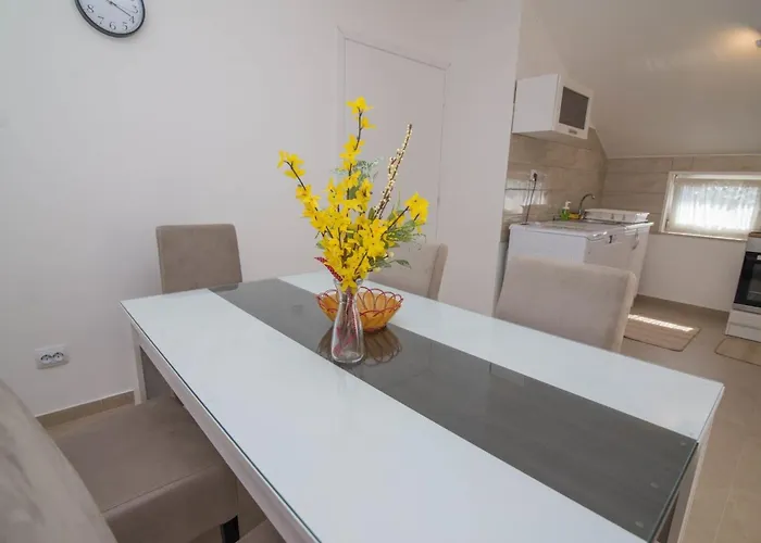 Tia Mit Meerblick By Interhome Apartmán Veli Lošinj